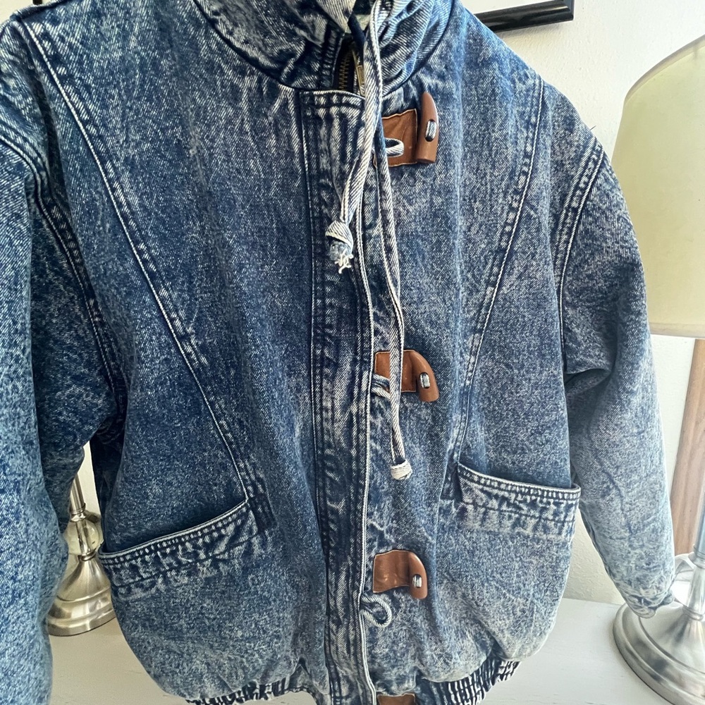 Weathered Blues Vintage 90’s acid wash denim jacket size Small
